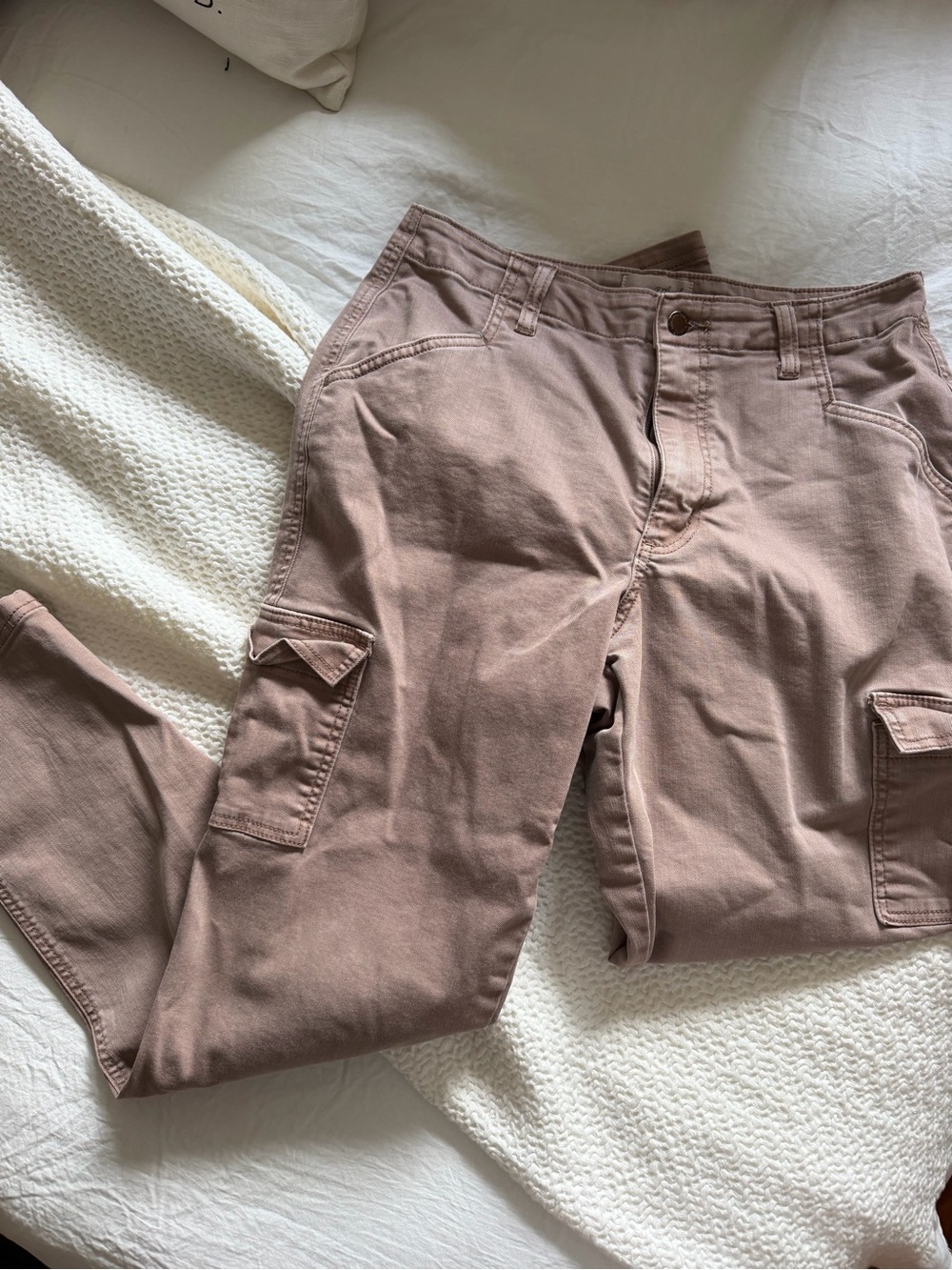 Universal Thread Women’s Cargo Pants in Dusty Rose
